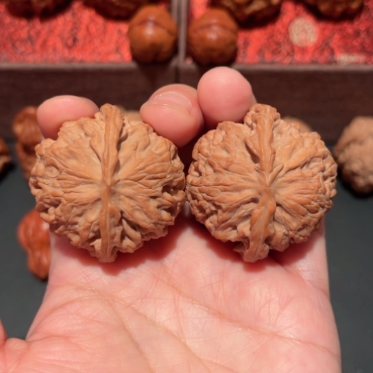 文玩核桃吊坠苹果园