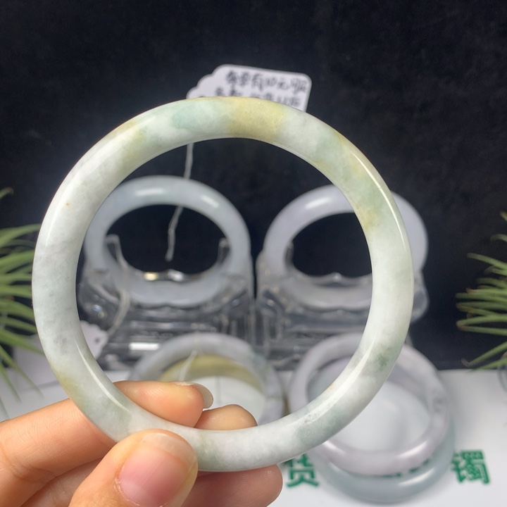 翡翠未镶嵌手镯21号。59.2圈