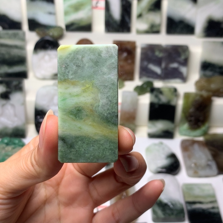 独山玉未镶嵌颈饰