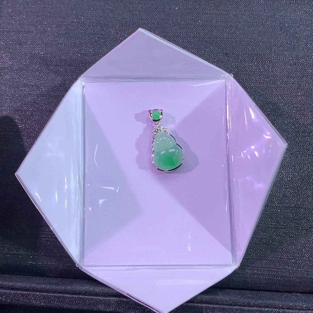 翡翠吊坠(赠链)18K金镶嵌