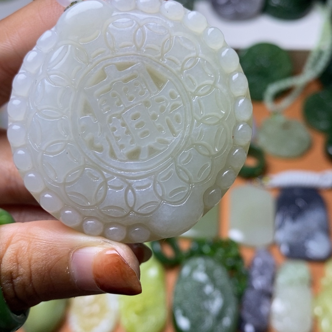 和田玉未镶嵌颈饰