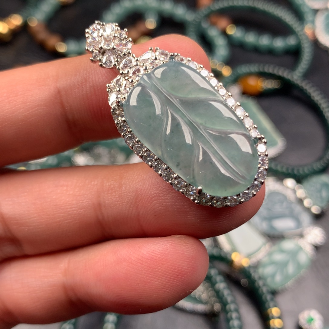 翡翠未镶嵌颈饰大叶子