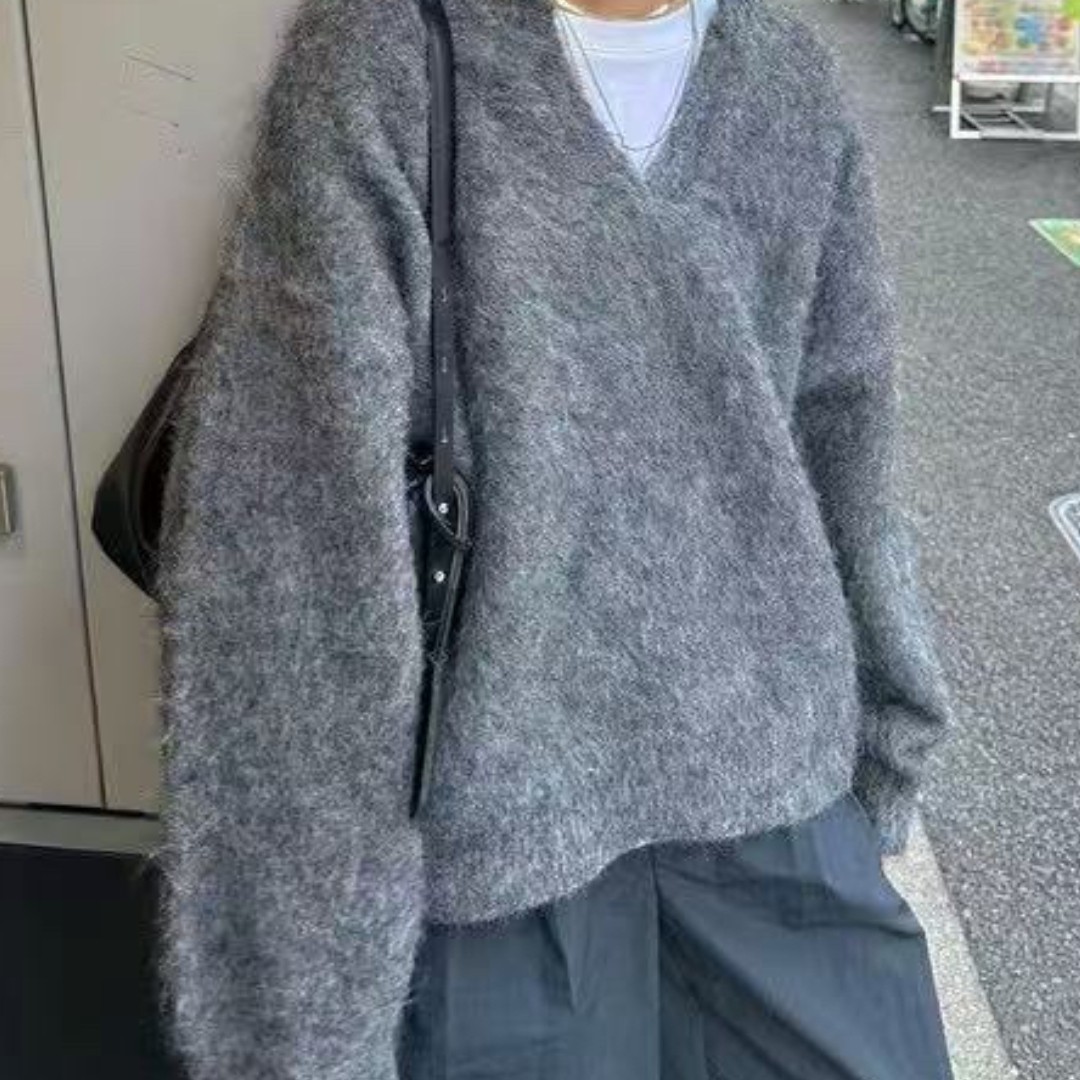 仓2-1 红牌V领毛茸茸厚实休闲针织毛衣