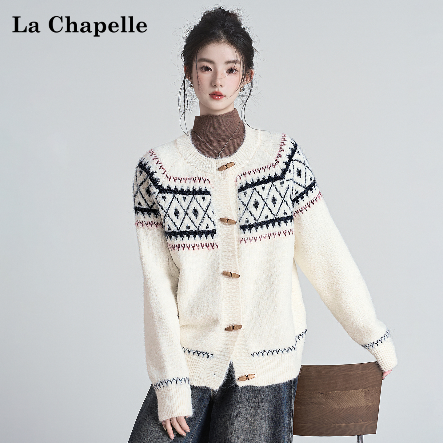 拉夏贝尔费尔岛牛角扣宽松针织开衫女2025冬季新软糯圆领毛衣外套