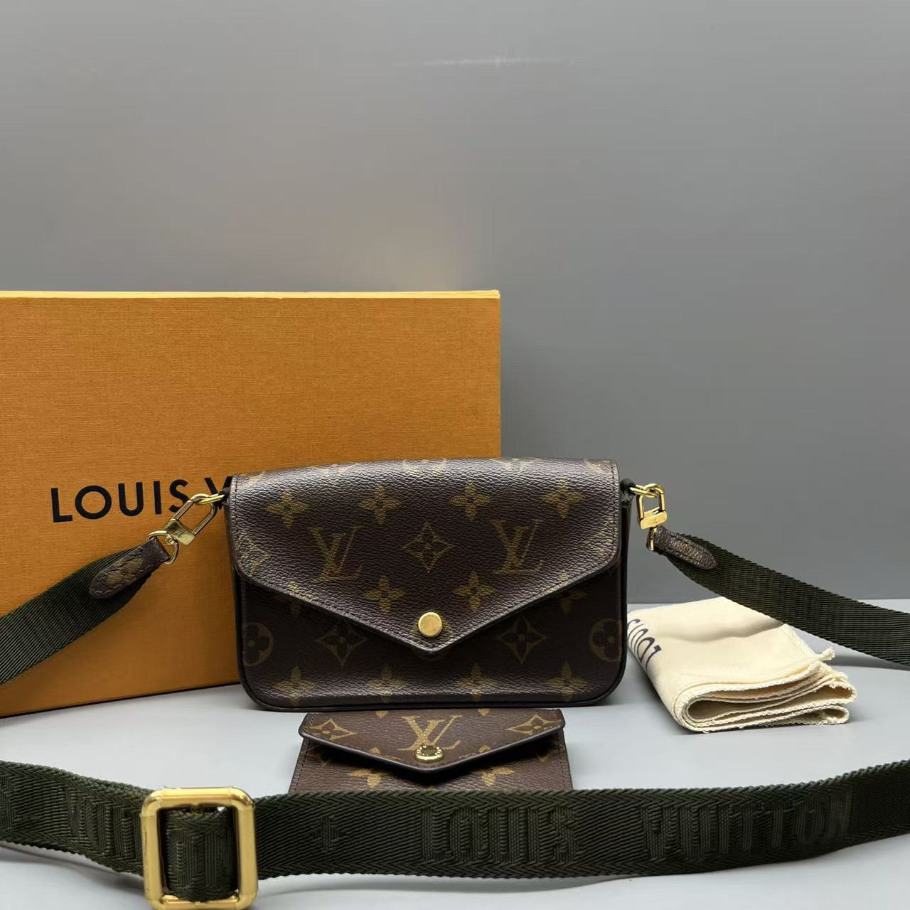 95新 LouisVuitton/路易威登 三合一斜跨包 尺寸17*10 SV16432