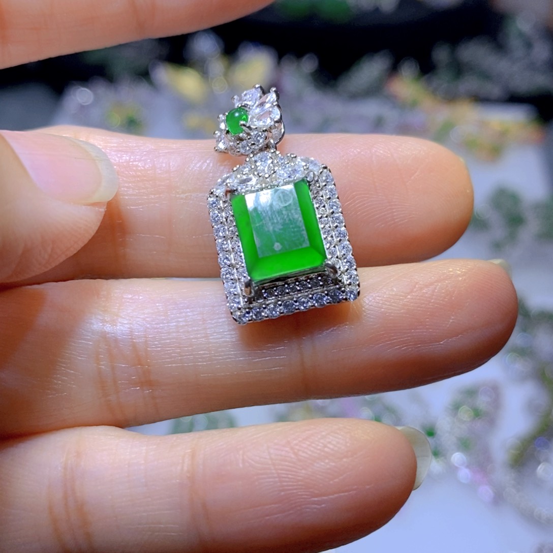 翡翠颈饰银S925镶嵌天然翡翠