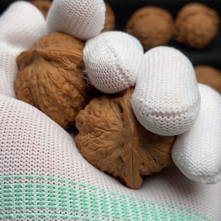 文玩核桃把件阳****血麒麟