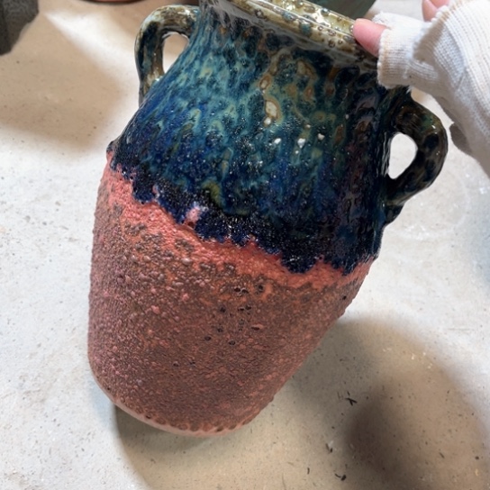 罐默认微瑕，有孔编号16-81