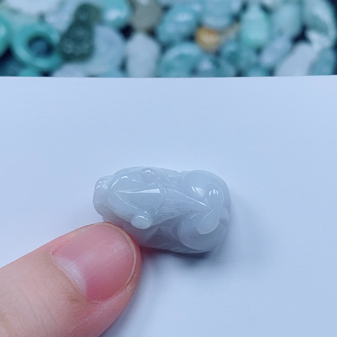 翡翠未镶嵌颈饰貔貅