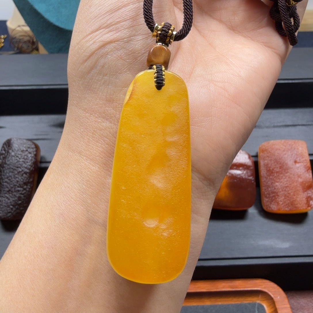 琥珀吊坠(赠链)未镶嵌