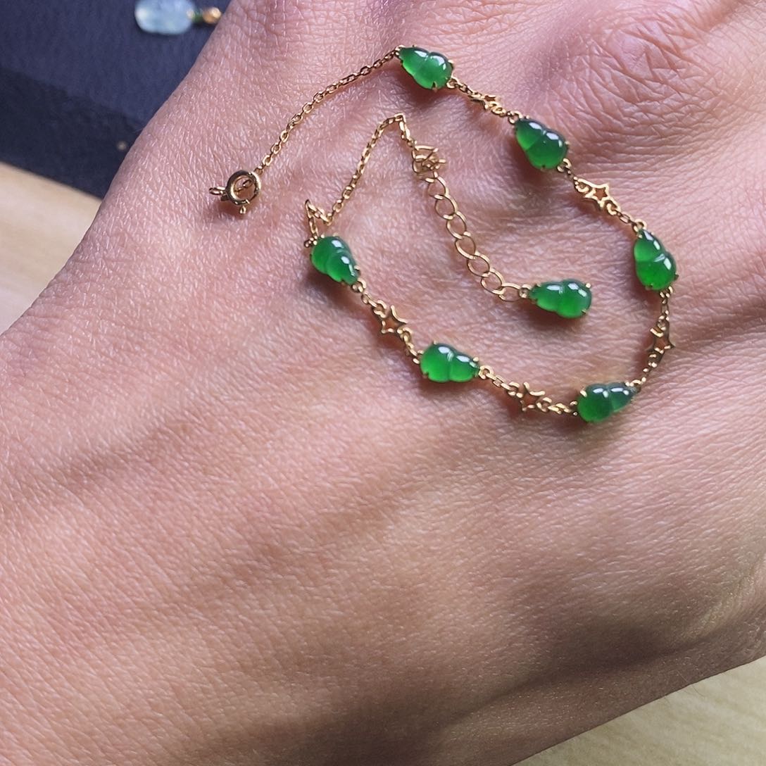 颈饰18K金镶嵌翡翠