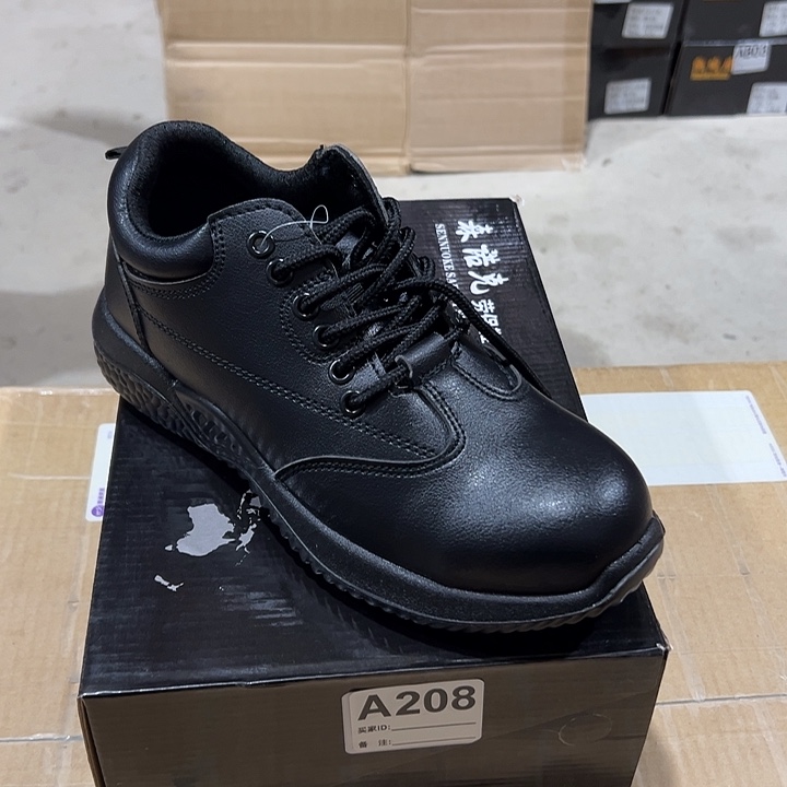 编码208号。40码防砸防刺劳保鞋。