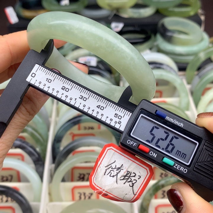 蛇纹石玉未镶嵌手镯339