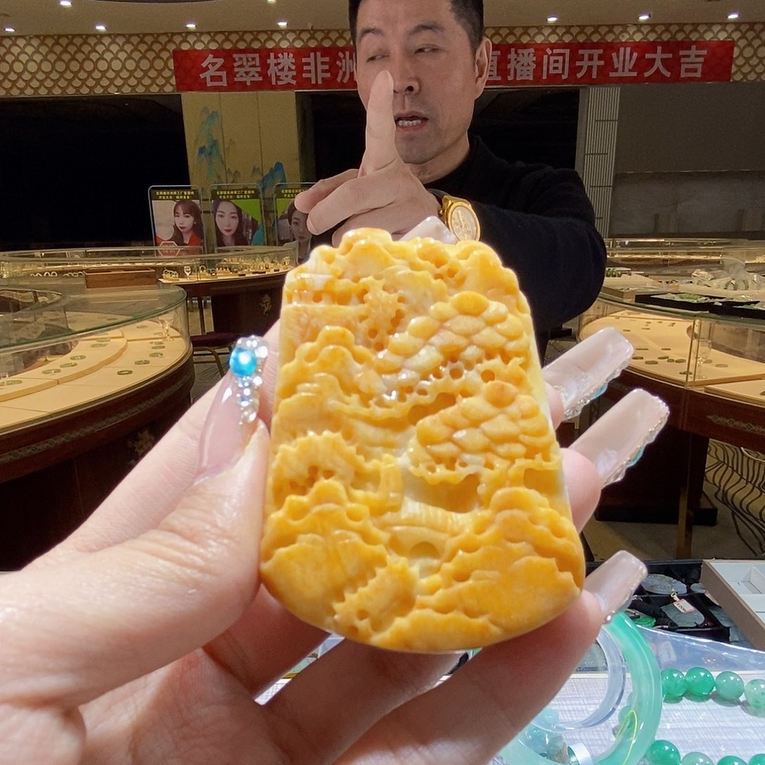 翡翠颈饰未镶嵌翡翠