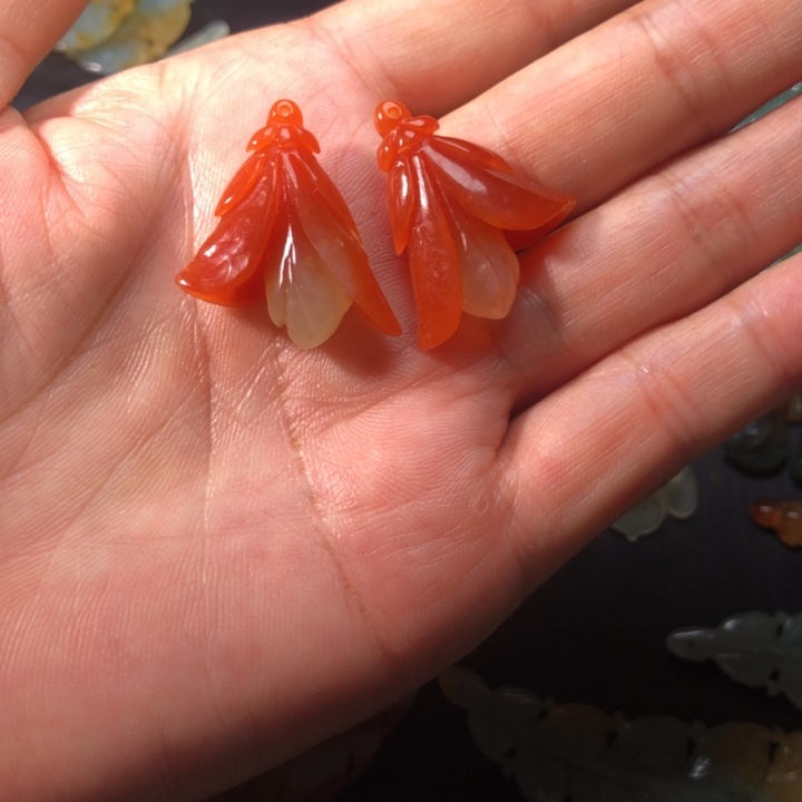 昱***虫蛇纹石玉未镶嵌耳坠