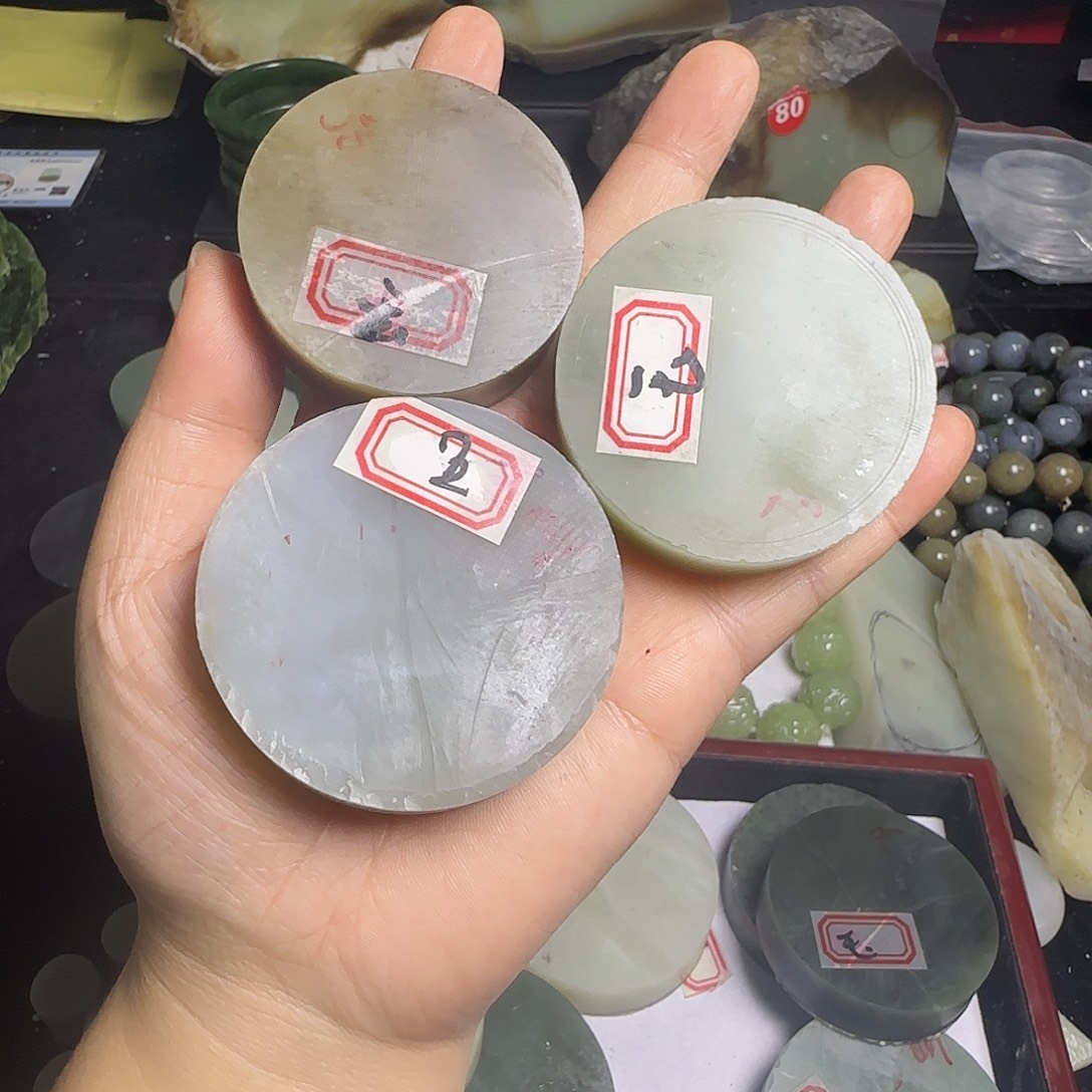 锦***端和田玉（糖玉）未镶嵌珠宝半成品