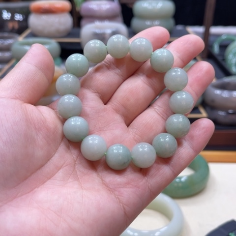 未镶嵌手镯石英质玉