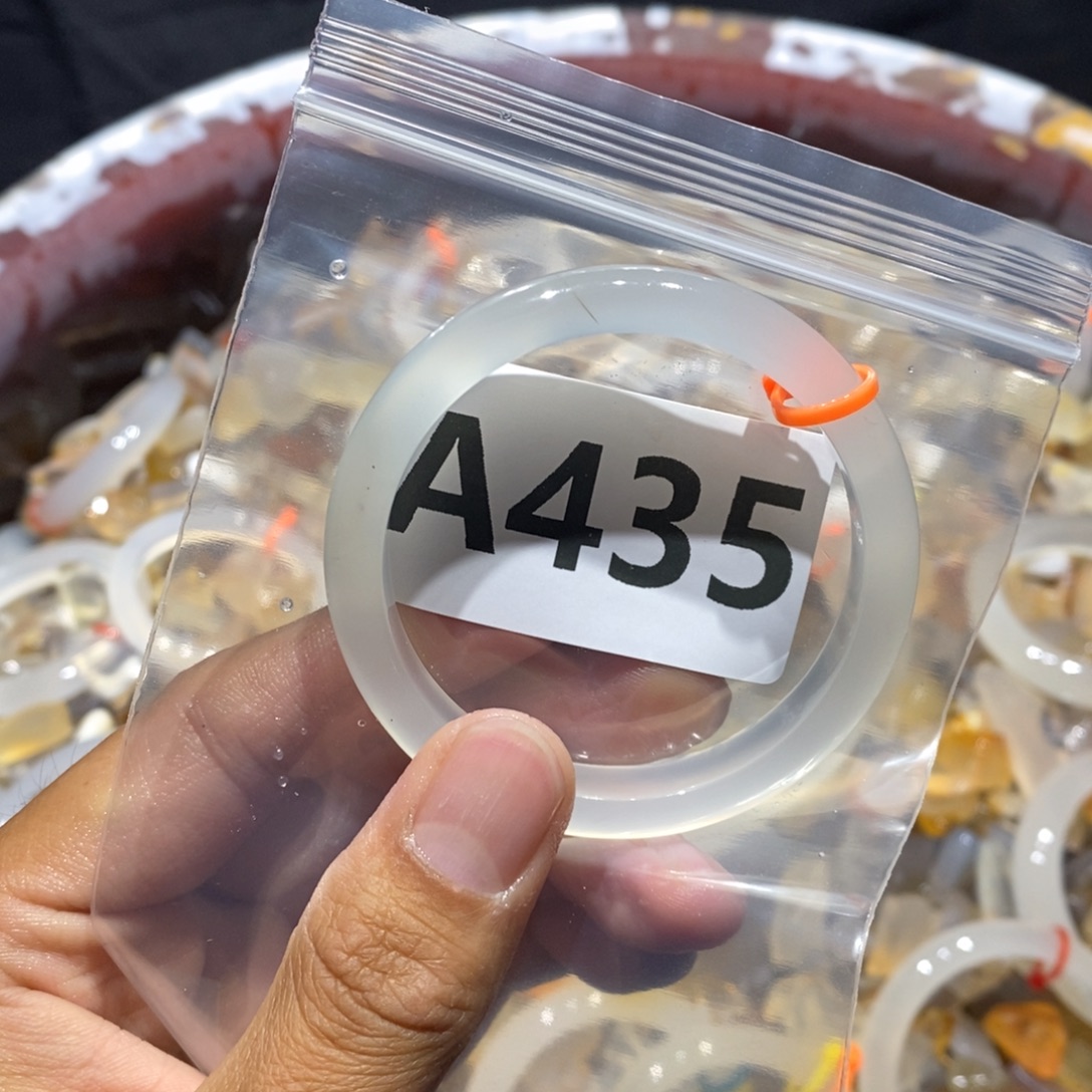 映***雪玛瑙/玉髓未镶嵌手镯