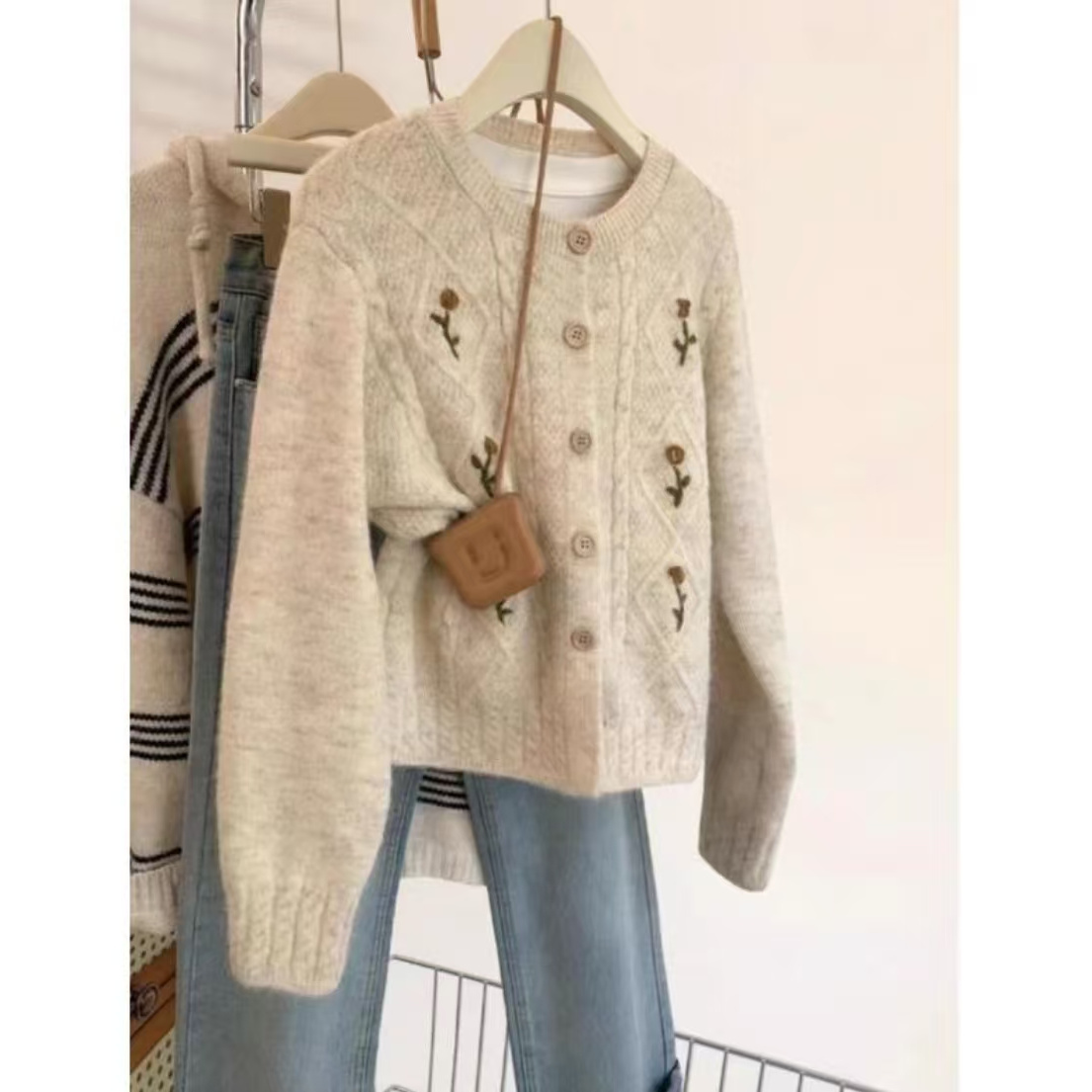 2025厚款刺绣包袖薄款女冬季毛针织衫时尚秋季女装针织衫