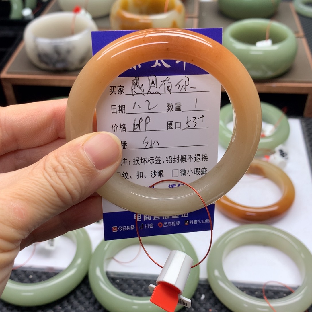 未镶嵌手镯石英质玉感**你