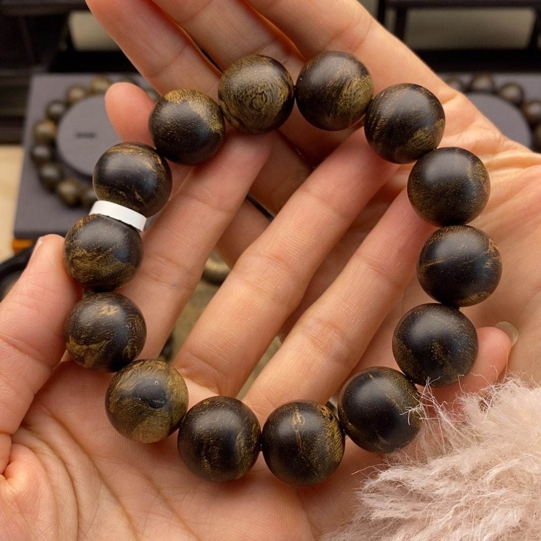 沉香手串我****»越南芽庄白棋瘤疤1.6