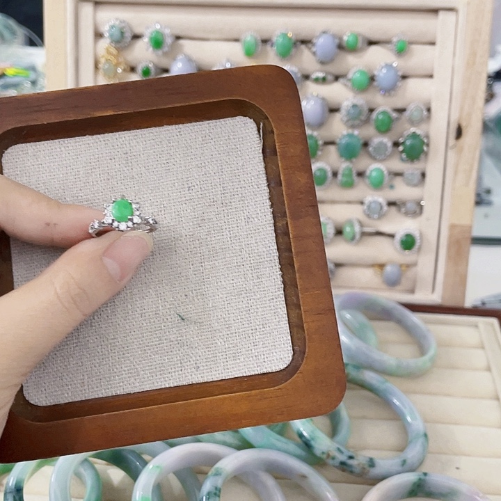 翡翠未镶嵌颈饰天然翡翠Ａ货