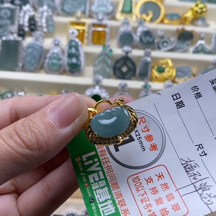 翡翠未镶嵌颈饰翡翠