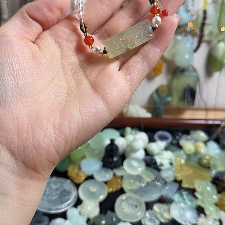 蛇纹石玉合金颈饰