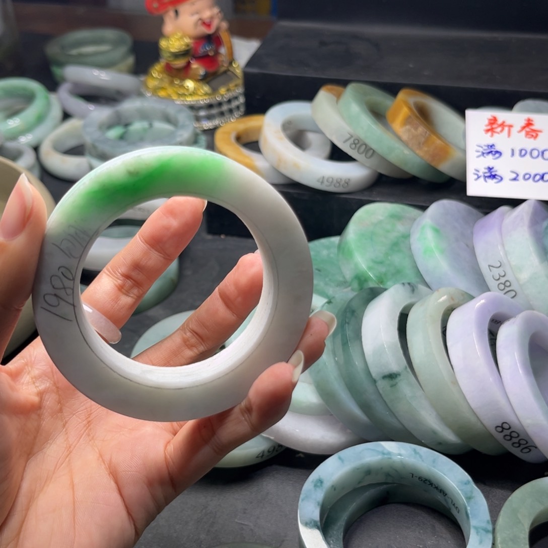 定制翡翠手镯未镶嵌爱**食