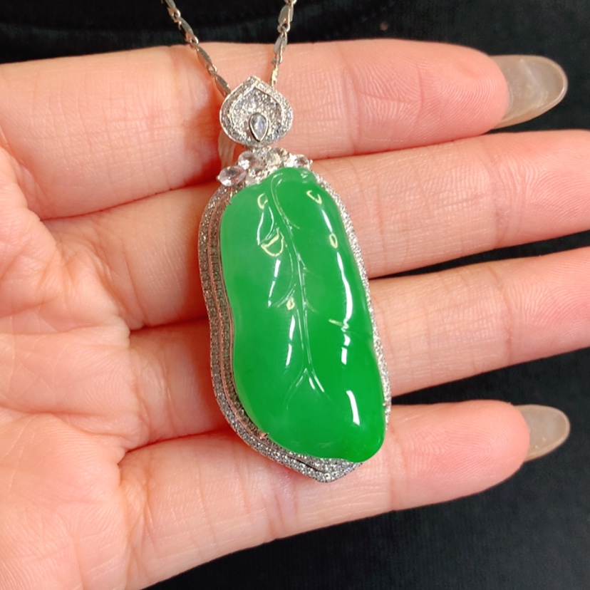 【闪购商品】颈饰18K金镶嵌翡翠叶子