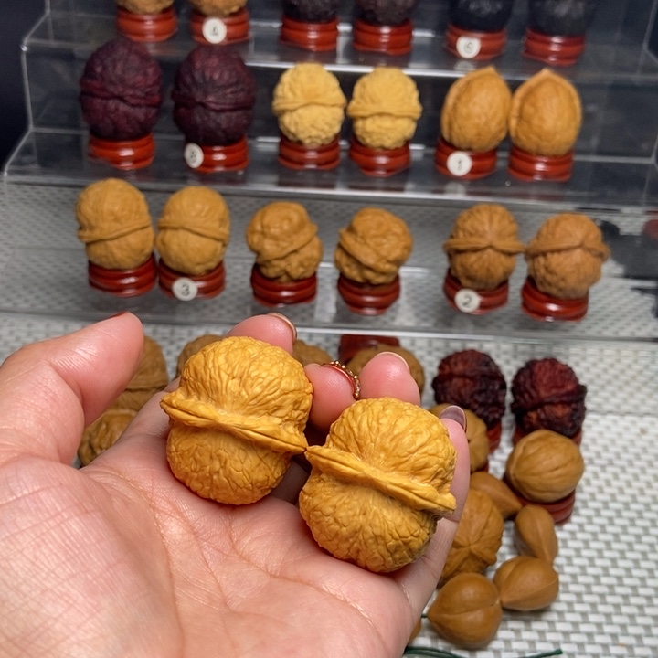 文玩核桃把件铁狮子23