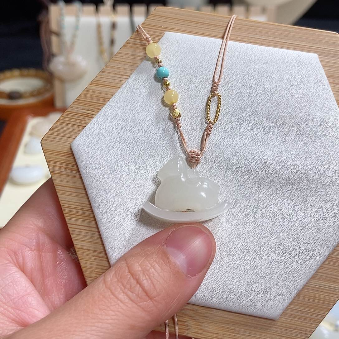 和田玉颈饰未镶嵌