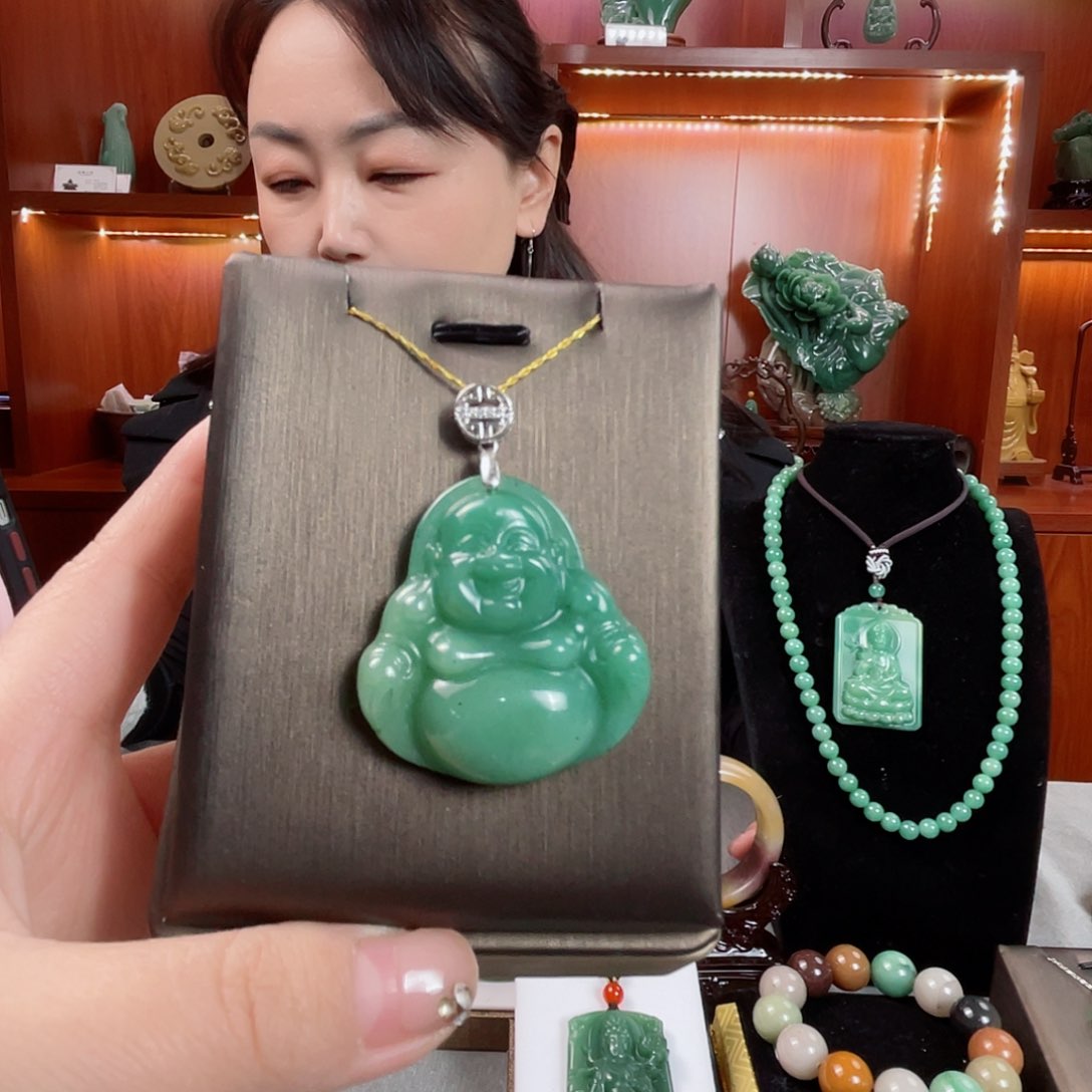 密玉（石英质玉）颈饰未镶嵌