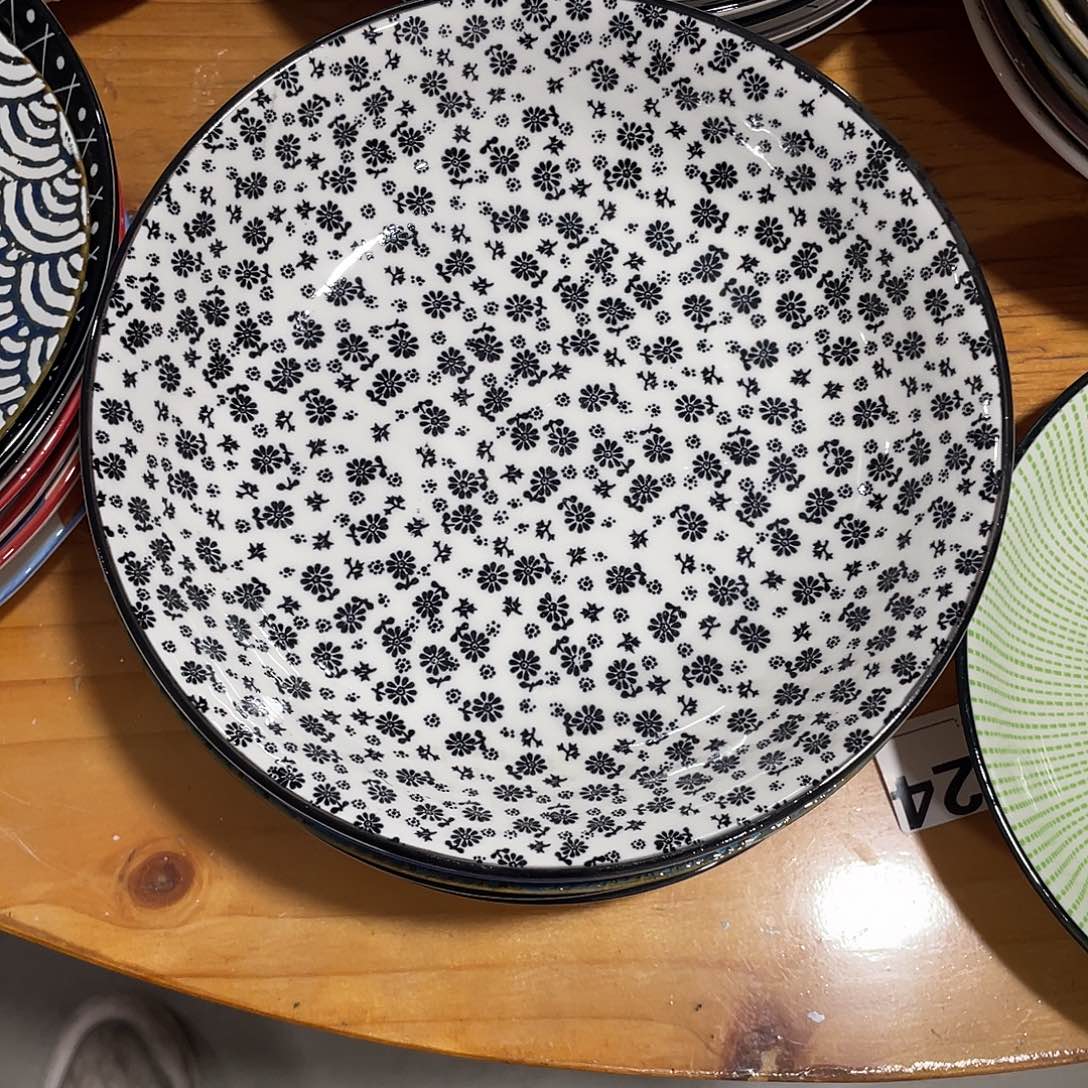 瓷   8寸 温佩家 数量是2