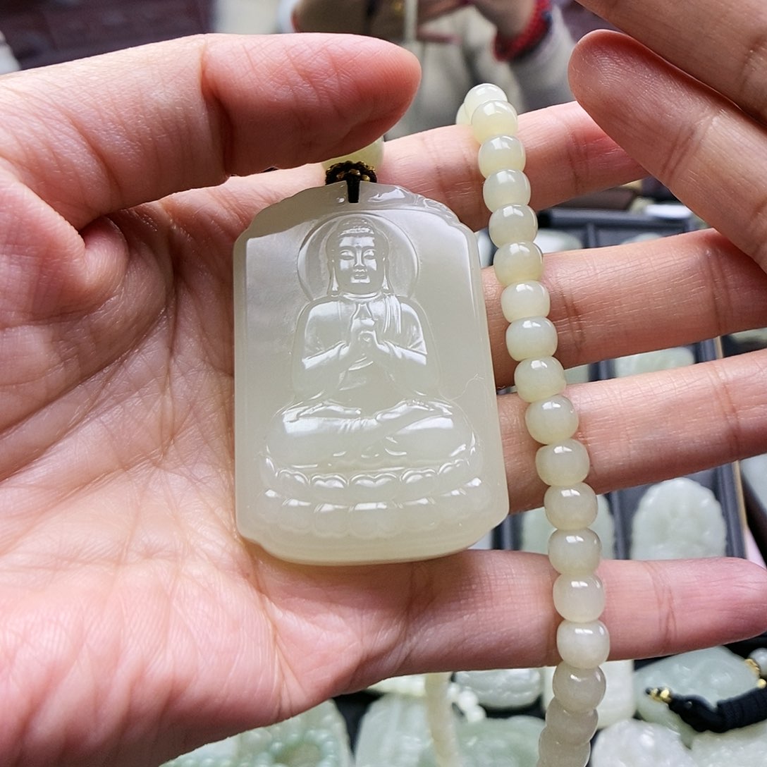 和田玉颈饰未镶嵌玉***犀