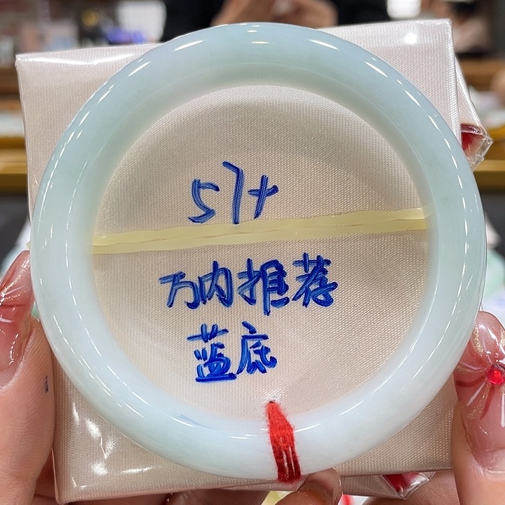 翡翠手镯未镶嵌翡翠