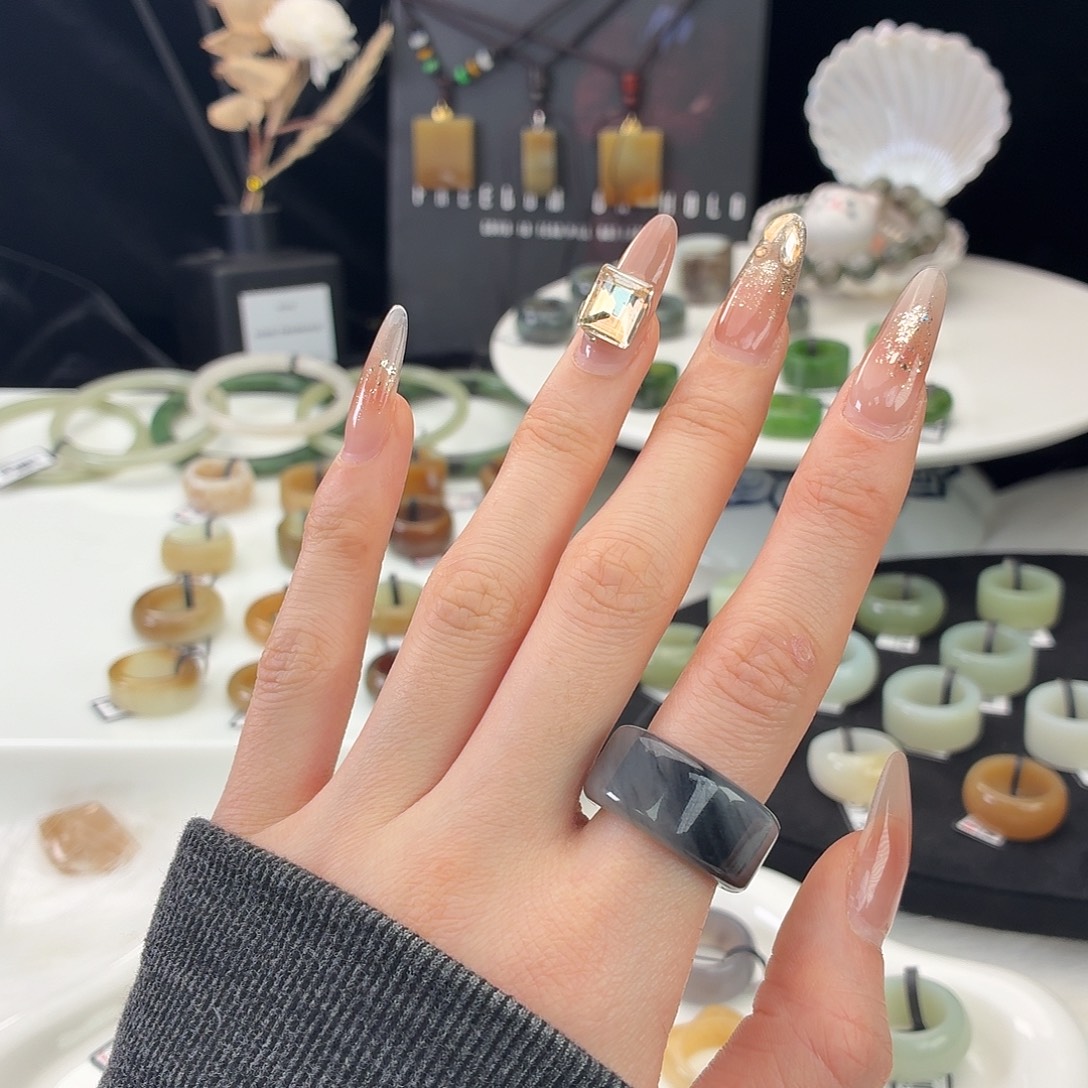 和田玉（糖玉）未镶嵌戒指j12青花圆切17.4