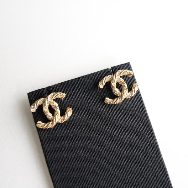 Chanel 闪钻螺旋双C耳钉