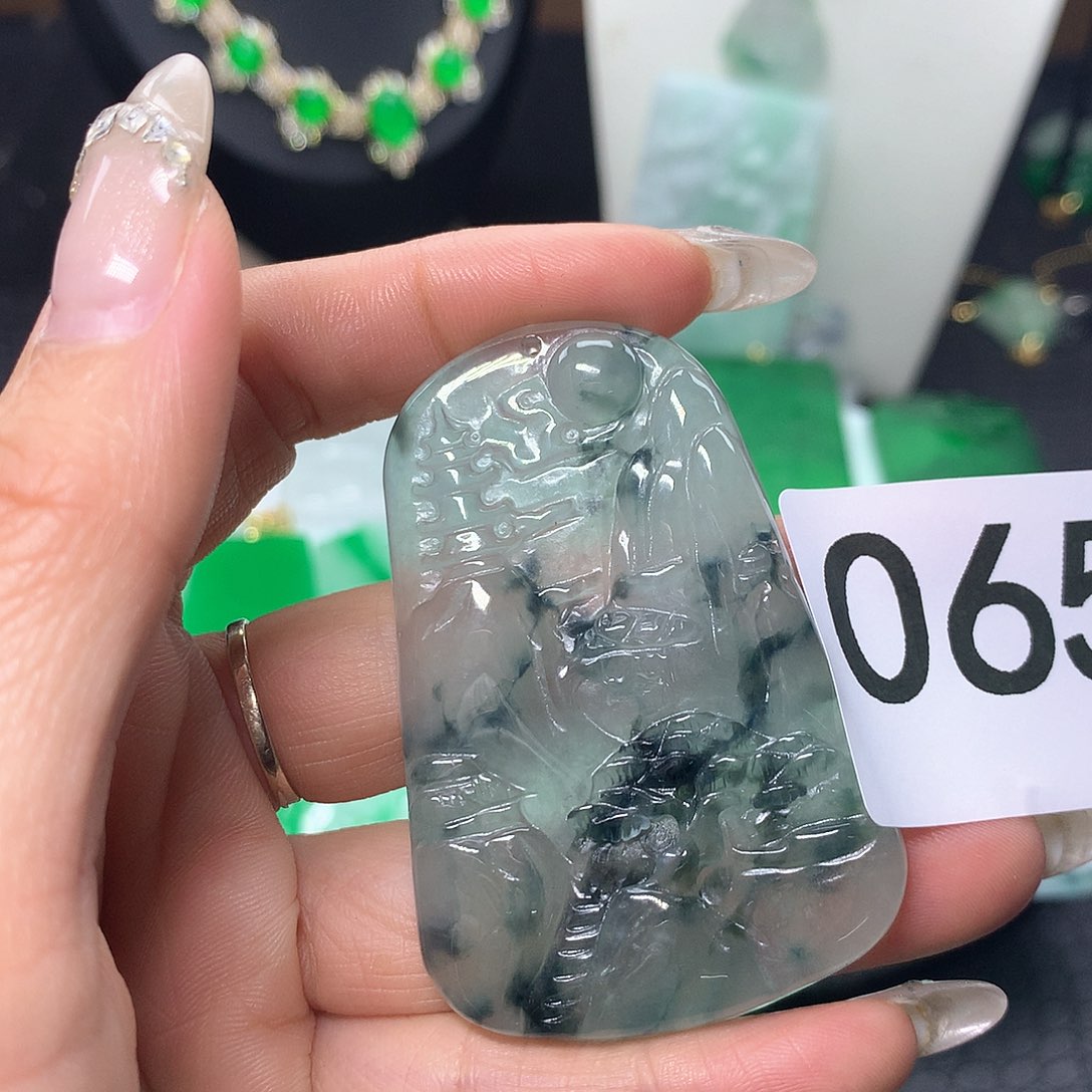 翡翠吊坠(赠链)未镶嵌