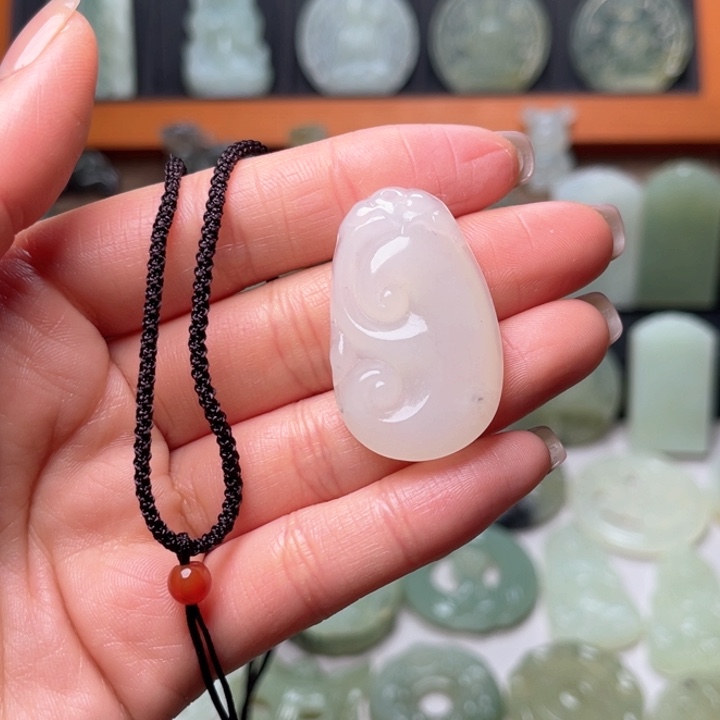 岫玉吊坠(赠链)未镶嵌开*