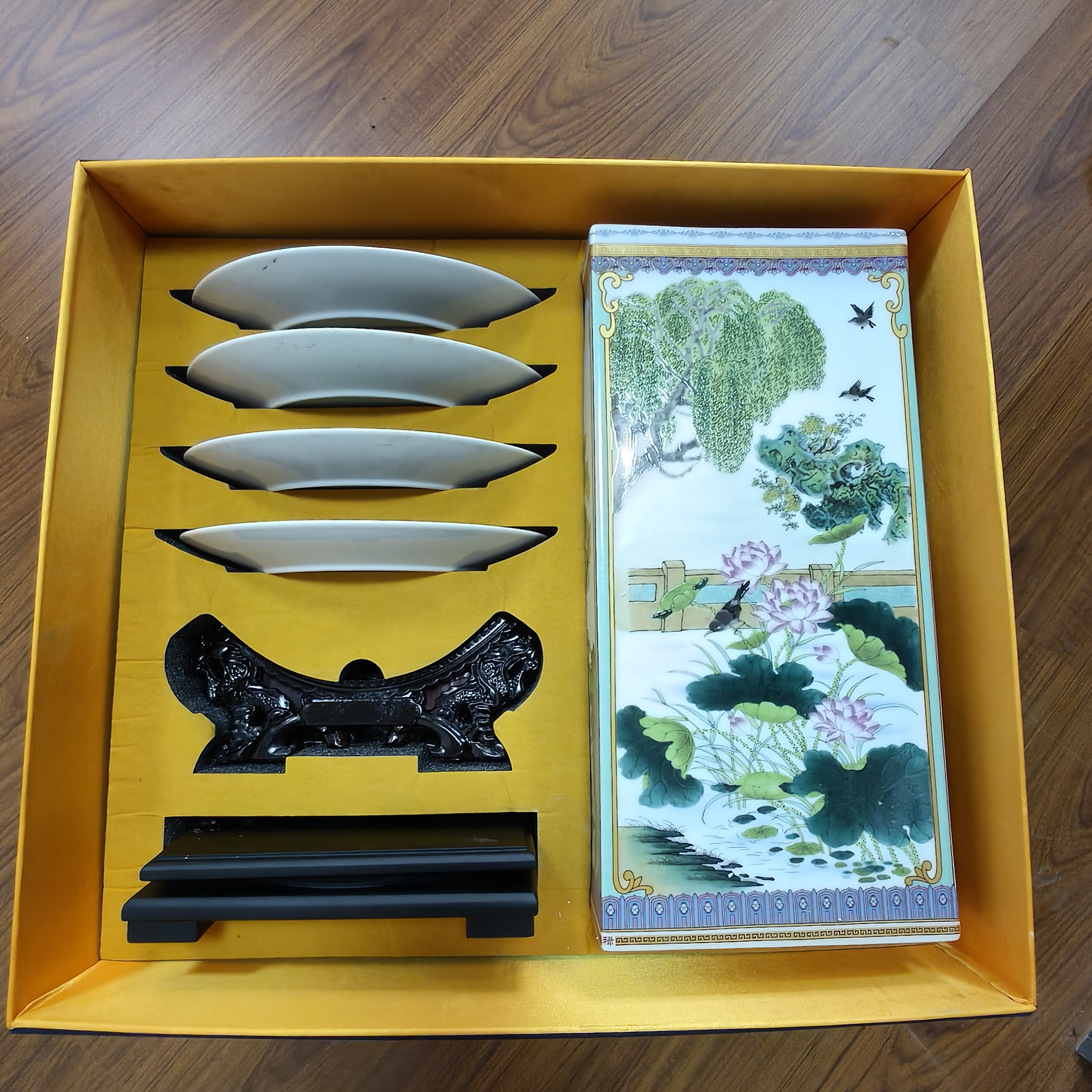 XD-GH-1030福满四季粉彩镶器+春夏秋冬艺术彩盘礼盒装-王