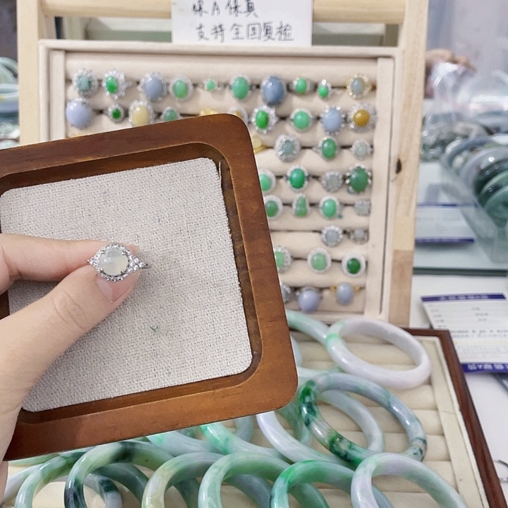 翡翠未镶嵌颈饰天然翡翠Ａ货