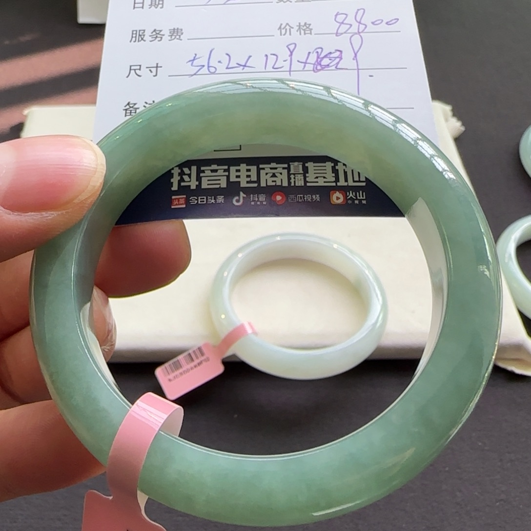 翡翠手镯未镶嵌天然A货翡翠手镯