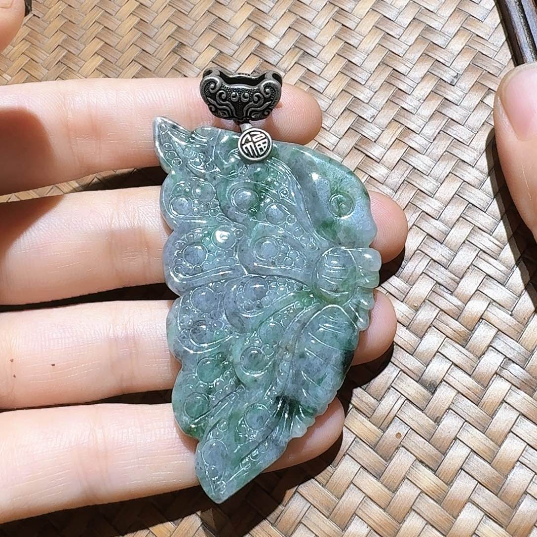 翡翠未镶嵌颈饰个性十足