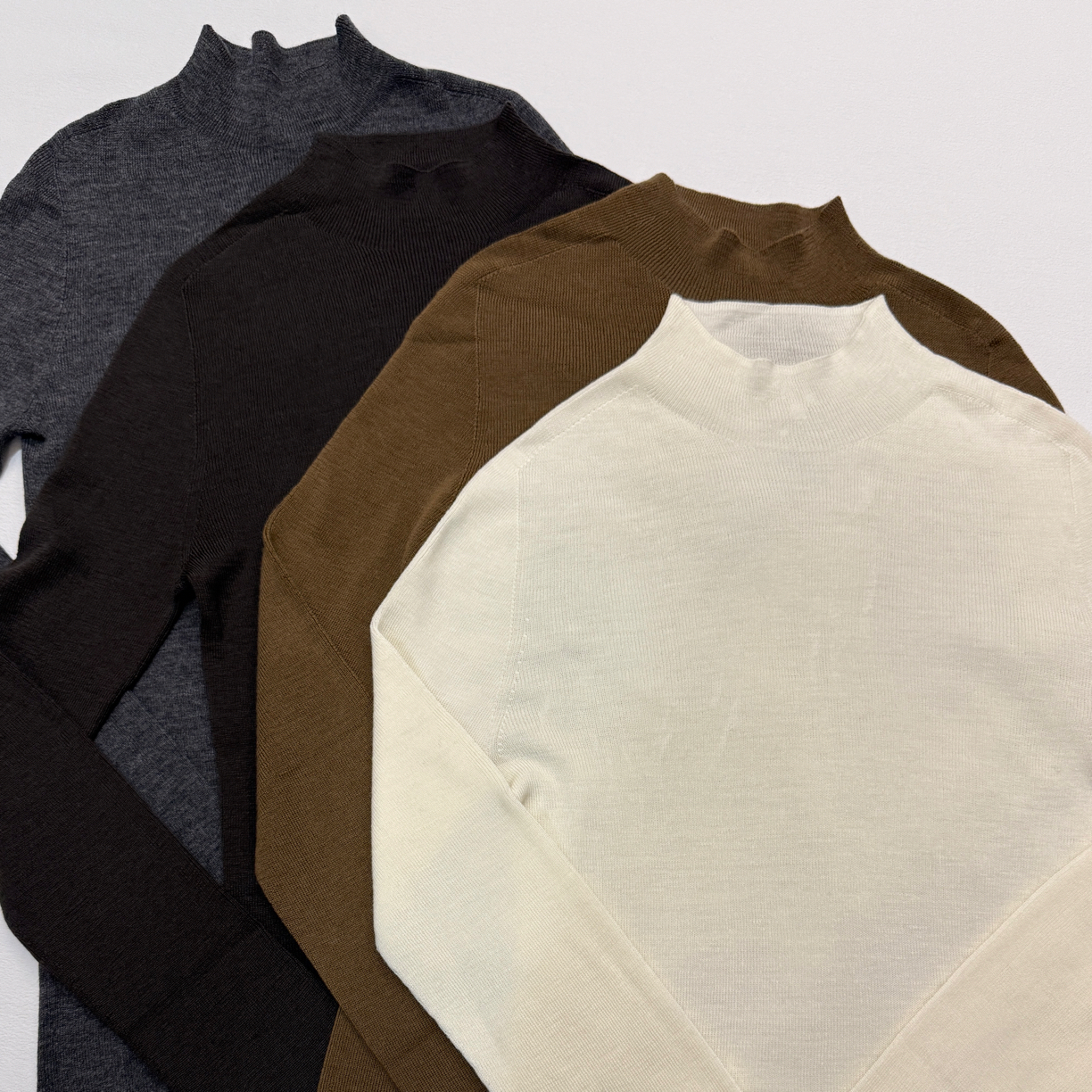 女士极简中领随身版打底毛衣