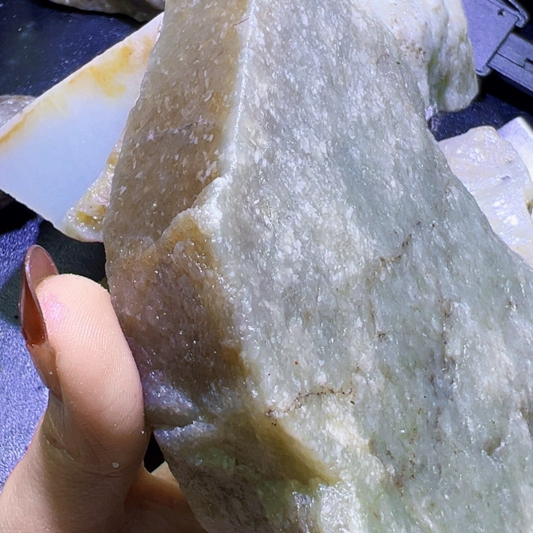 葑***愛和田玉（糖玉）未镶嵌珠宝半成品