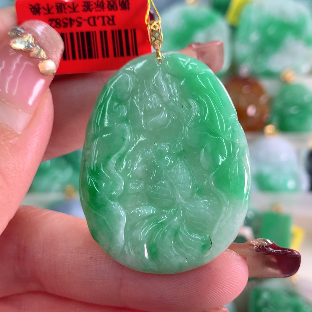 翡翠吊坠(不含链)18K金镶嵌