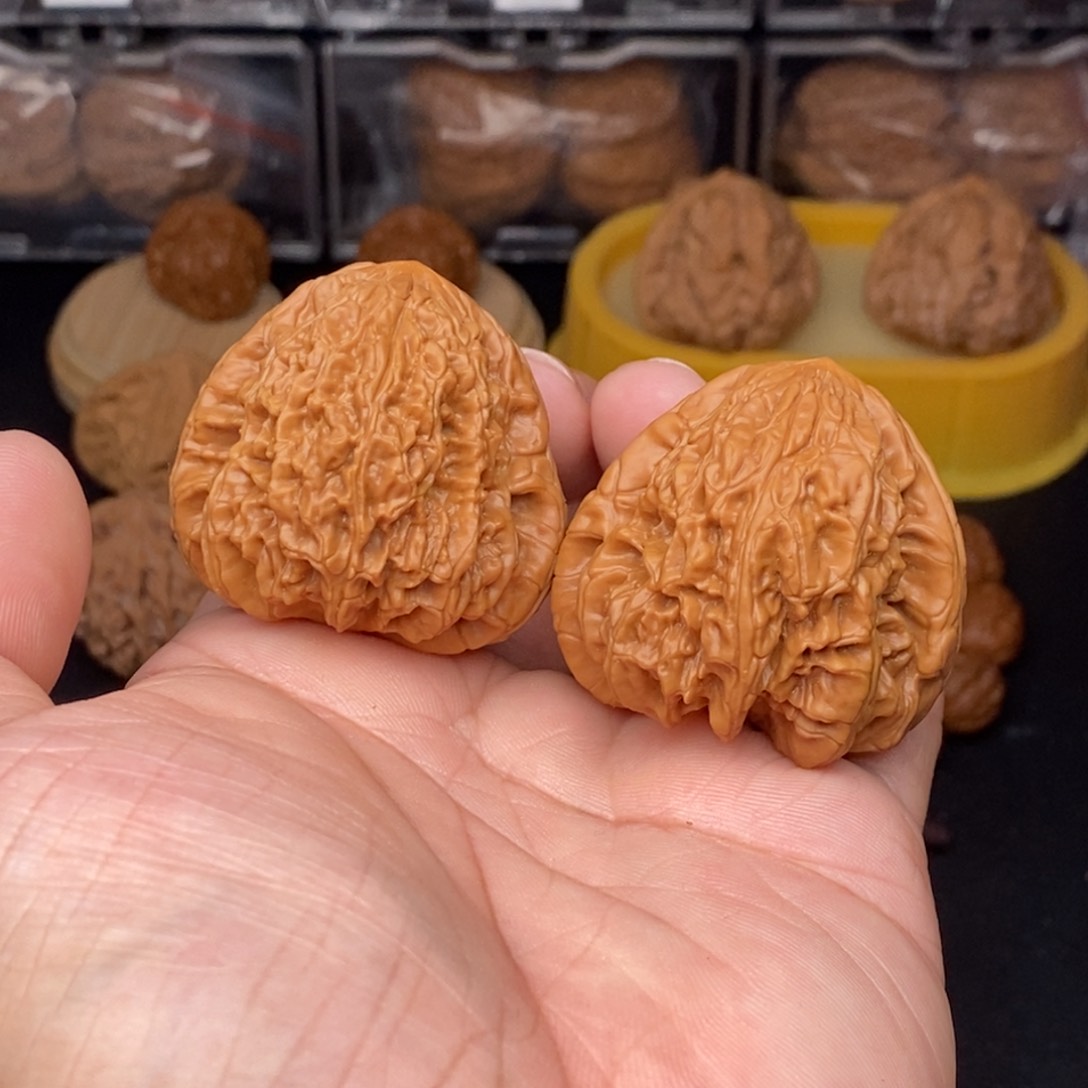 核桃把件 43左右暴雪