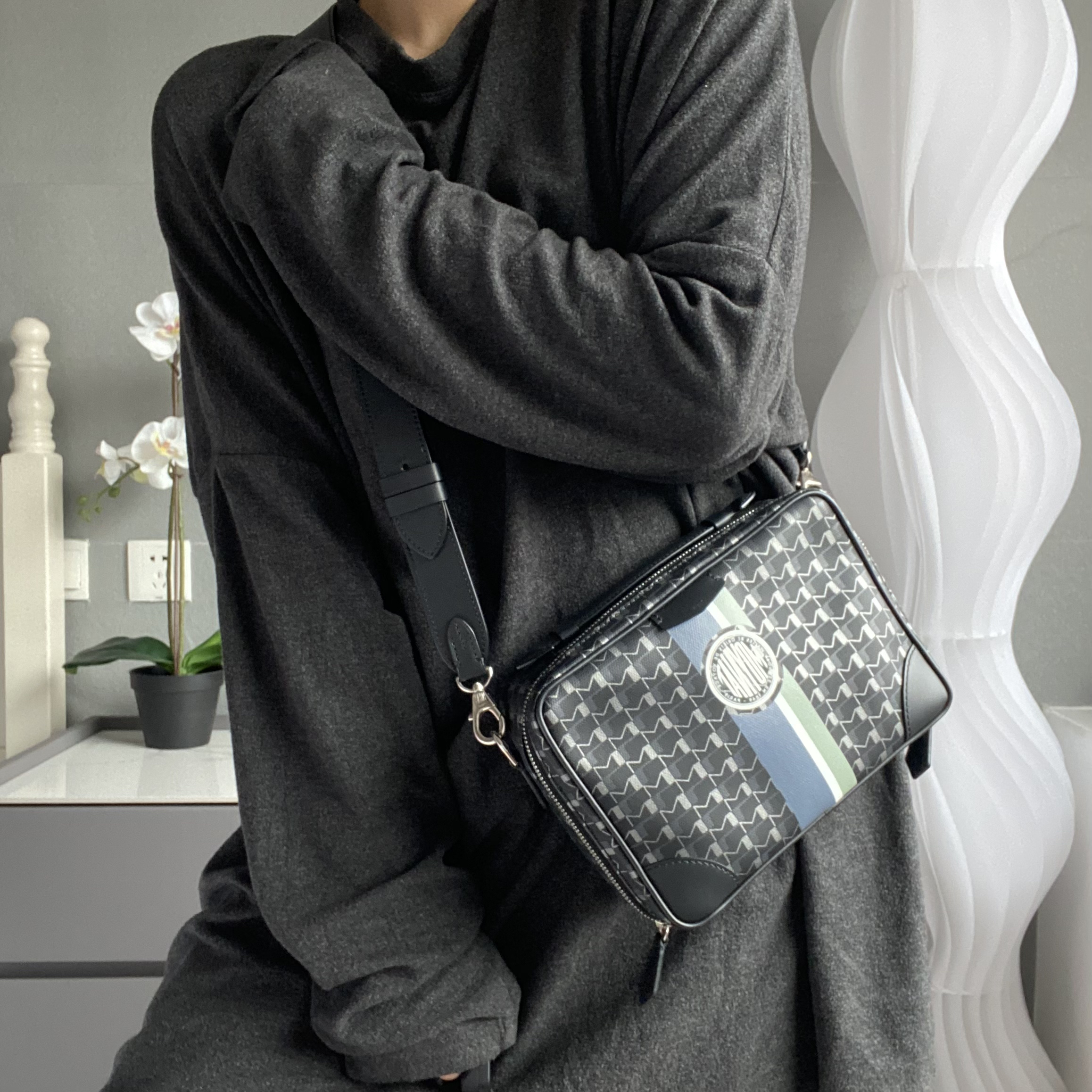 95新 MOYNAT/摩奈 【展】 黑色老花上机包01 1248