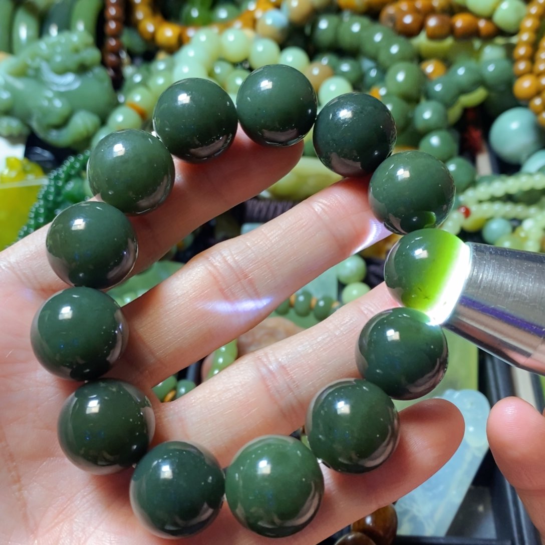 岫岩老玉（透闪石质玉）未镶嵌颈饰